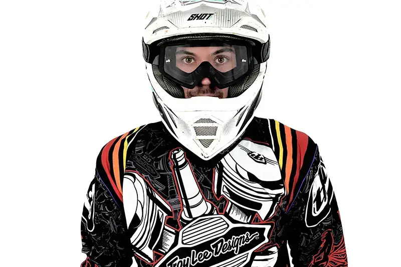 Portrait artistique masculin : jeu d'ombres et lumières en studio photo