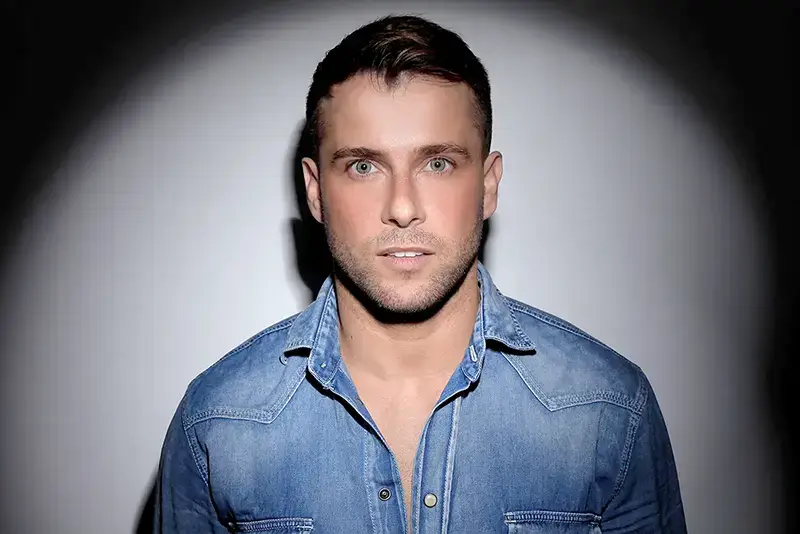 Photographe book mannequin homme : portrait studio masculin à Montpellier